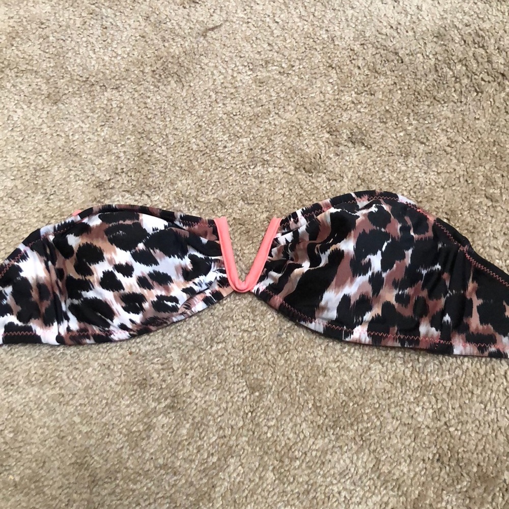 Lightly padded bandeau bikini top